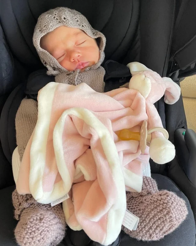 Den skønneste lille pige var for nylig på besøg hos os sammen med sine stolte forældre. Vi forstår godt, hvorfor de er helt betagede af hende – det er vi også! 💘✨

#MaigaardFertilitetsklinik #Fertilitetsrejse #maigaardbaby #Familielykke #Mirakel #FertilityJourney  #Forældrelykke #MiracleBaby #IUI