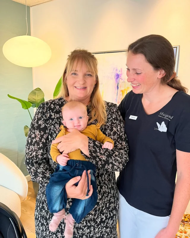 Der er næsten ikke noget, vi bliver mere glade for end babybesøg, især når de er kombineret med søde sager 🍼💝
Tusind tak til søde Ida og hendes seje mor for besøget – vi elsker at se jeres lille familie og nyde lidt ekstra forkælelse på klinikken ✨

#maigaardbaby #babybesøg #sødeIda #solomor #fertilitetsrejse #mirakelbaby