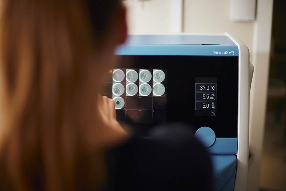 Overvågning af embryoner i EmbryoScope-inkubator