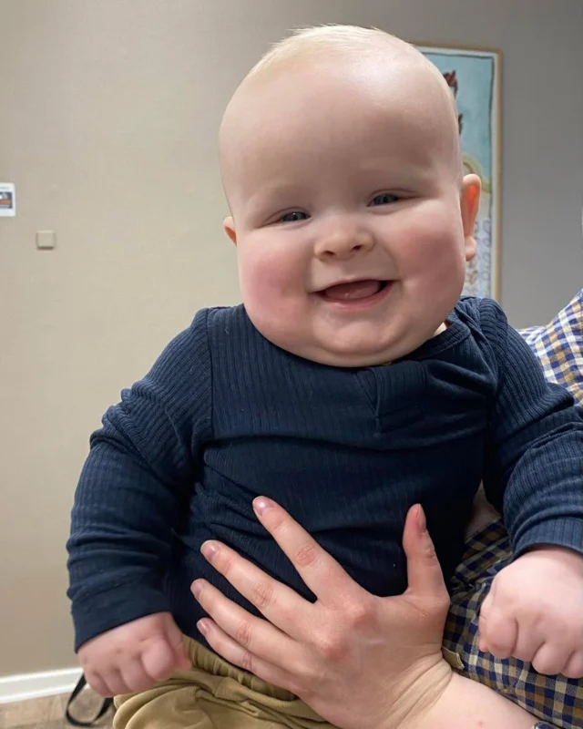 Hyggeligt besøg af Oskar og hans søde forældre på klinikken i Odense. Glad og mild dreng på 7 måneder 🩵 🦋

#MaigaardFertilitetsklinik #babylykke #babydrømme #HjælpTilForældreskab #familielykke #ønskebarn
#fertilitet #fertilitetsklinik #graviditetsønske #drømmebaby #fertilitetsbehandling #IVF #ufrivilligbarnløs #barnløshed #MaigaardÅrhus #MaigaardOdense #vigørdrømmetilvirkelighed
#fertilityjourney