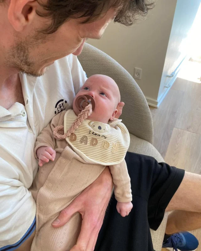 “I love my daddy 🫶🏼” og der er bestemt også kærlighed i fars blik til lille Nellie 🩷
Nellie kunne ikke vente med at komme ud og hilse på sine forældre og kom til verden lidt for tidligt. I dag er hun 3 måneder og helt perfekt. Klinikken i Odense takker for besøget 🦋

#MaigaardFertilitetsklinik #babylykke #babydrømme #HjælpTilForældreskab #familielykke #ønskebarn
#fertilitet #fertilitetsklinik #graviditetsønske #drømmebaby #fertilitetsbehandling #IVF #ufrivilligbarnløs #barnløshed #MaigaardÅrhus #MaigaardOdense #vigørdrømmetilvirkelighed
#fertilityjourney