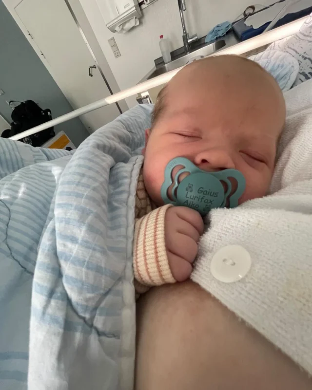 Vi har modtaget dette skønne billede af Gaius Lurifax Aiko, der kom til verden den 7. Juni i Aarhus 💙
Vi ønsker familien tillykke med den lille guldklump 🦋