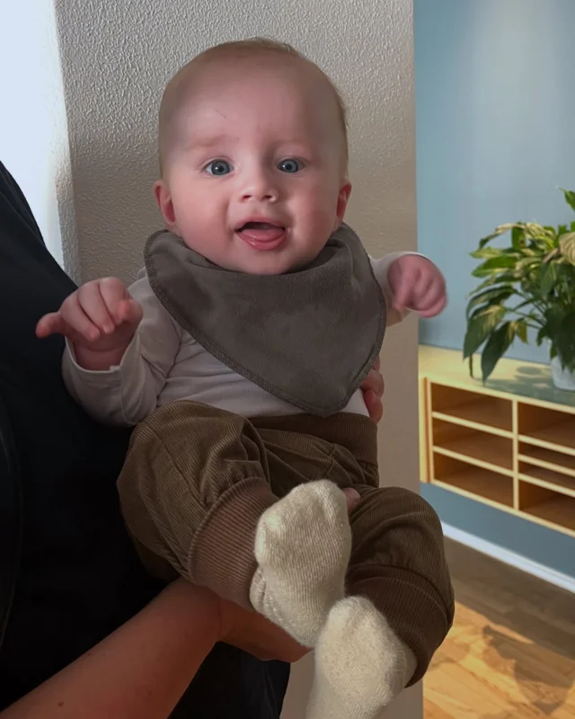 Et helt særligt besøg i Aarhus 💙👶

Vi havde fornøjelsen af at få besøg af lille Martin, en helt igennem skøn dreng med det dejligste smil.

For os på klinikken betyder det alverden at møde de børn, som vores patienter har drømt om og kæmpet for. Det minder os om, hvorfor vi gør det, vi gør – hver eneste dag.

Tak til Martins mor for at dele dette øjeblik med os.

#MaigaardBaby #Fertilitetsbehandling #IVFrejsen #MaigaardFertilitetsklinik #Taknemmelig